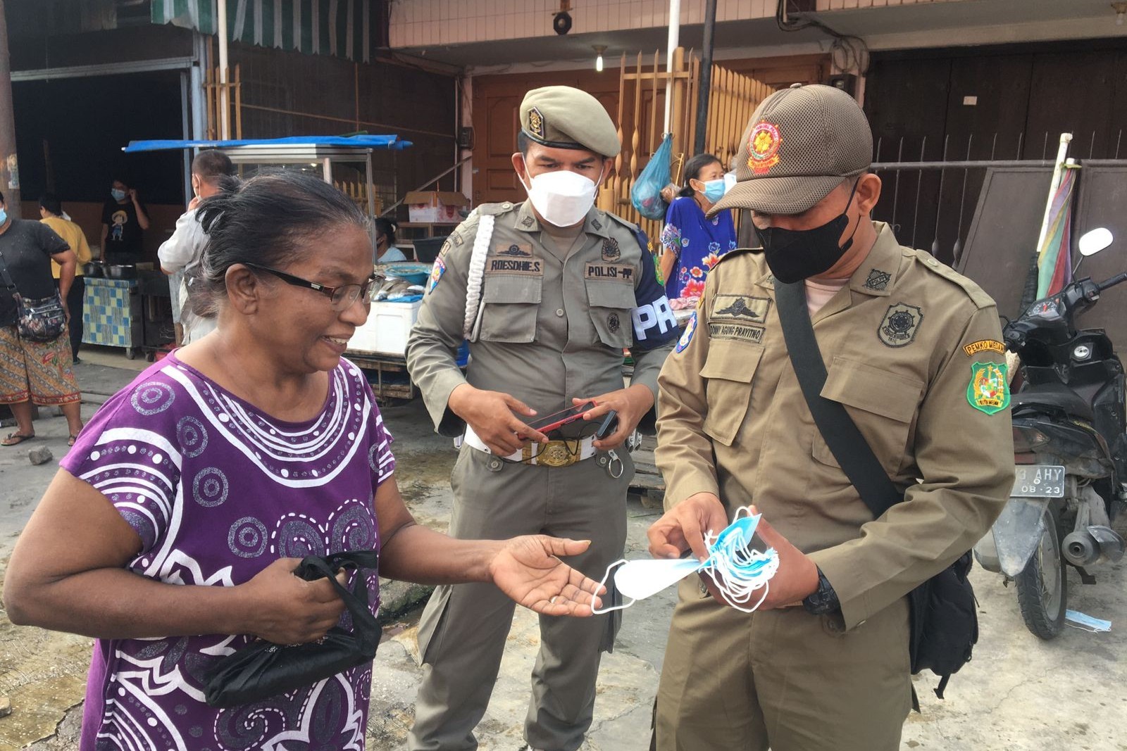 Bulan Bakti Praja Wibawa Sosialisasikan PKL, Tentang Prokes, Penertiban Spanduk & Parkir Liar