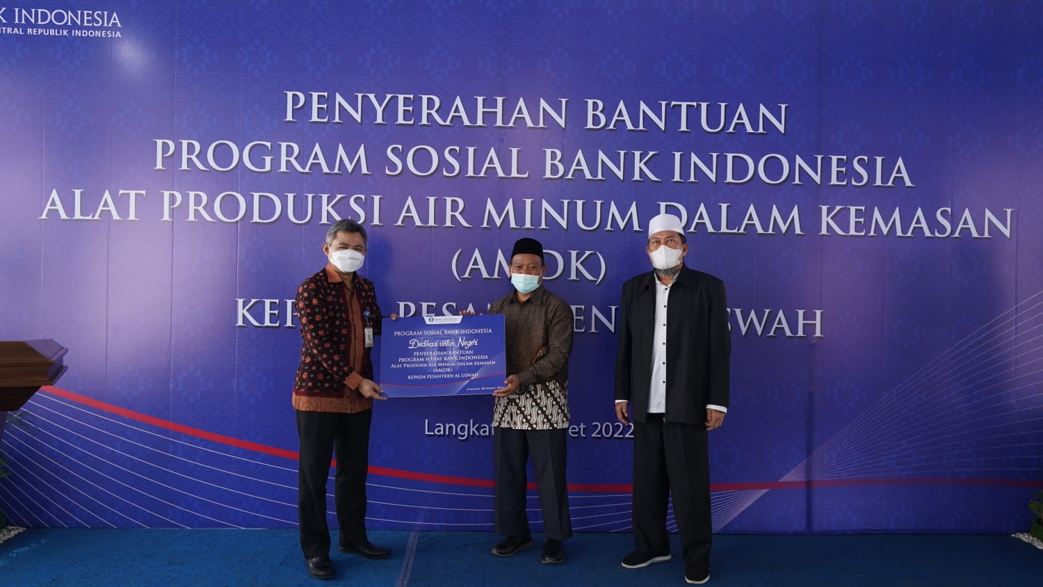 BI Berikan Bantuan Sarana Produksi Air Minum Kemasan di Pondok Pesantren Al-Uswah