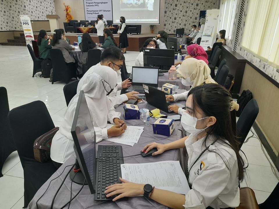 DJP Sumut I Bersama Relawan Buka Pojok Pajak di USU