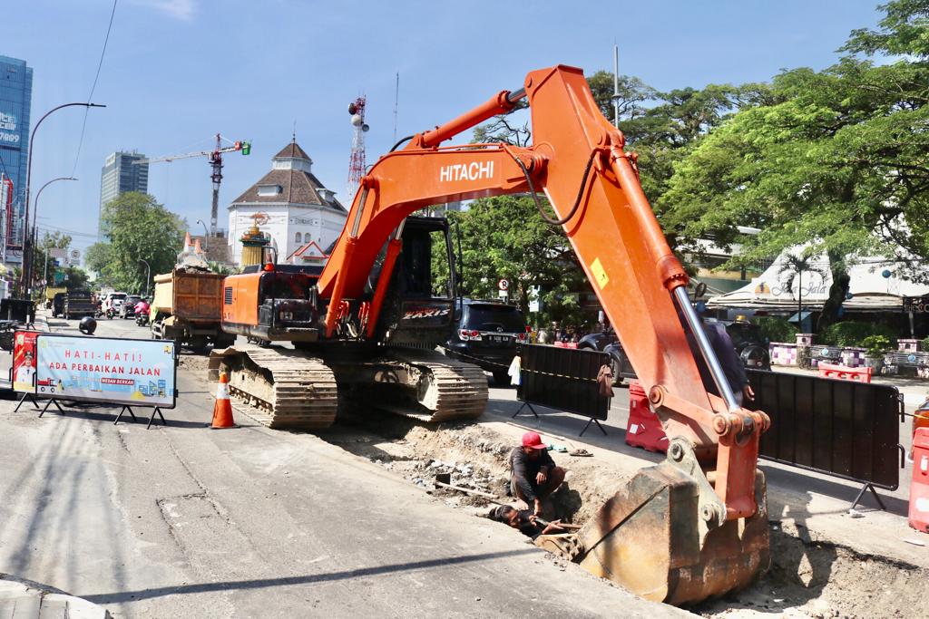 Sistem Drainase Air di Jalan Balaikota Bermasalah, Bobby Nasution Kerahkan Alat Berat