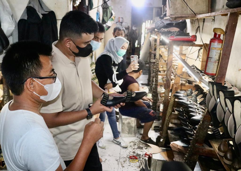 Pelaku UMKM Sepatu di Kelurahan Binjai Didatangi Wali Kota Medan