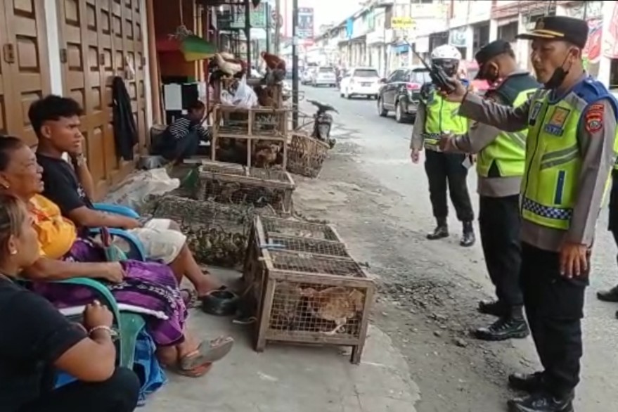 Amankan Jalur Mudik, Polisi Imbau Pedagang Jangan Berjualan di Bahu Jalan