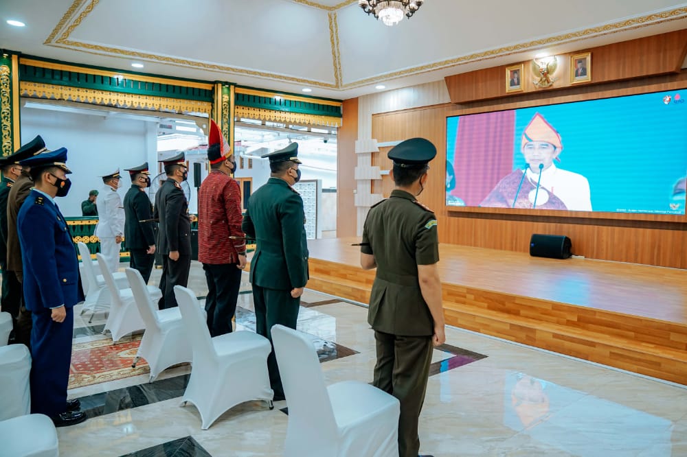 Kenakan Baju Adat Toba, Bobby Nasution Ikuti Upacara Hari Lahir Pancasila Bersama Presiden