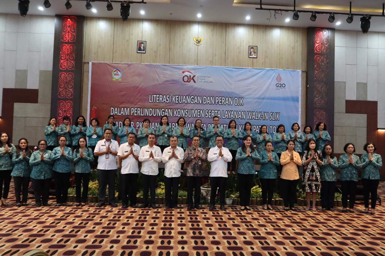 OJK Edukasikan Keuangan ke PPK dan Dharma Wanita di Toba, Diantaranya Soal Bahaya Pinjol Ilegal