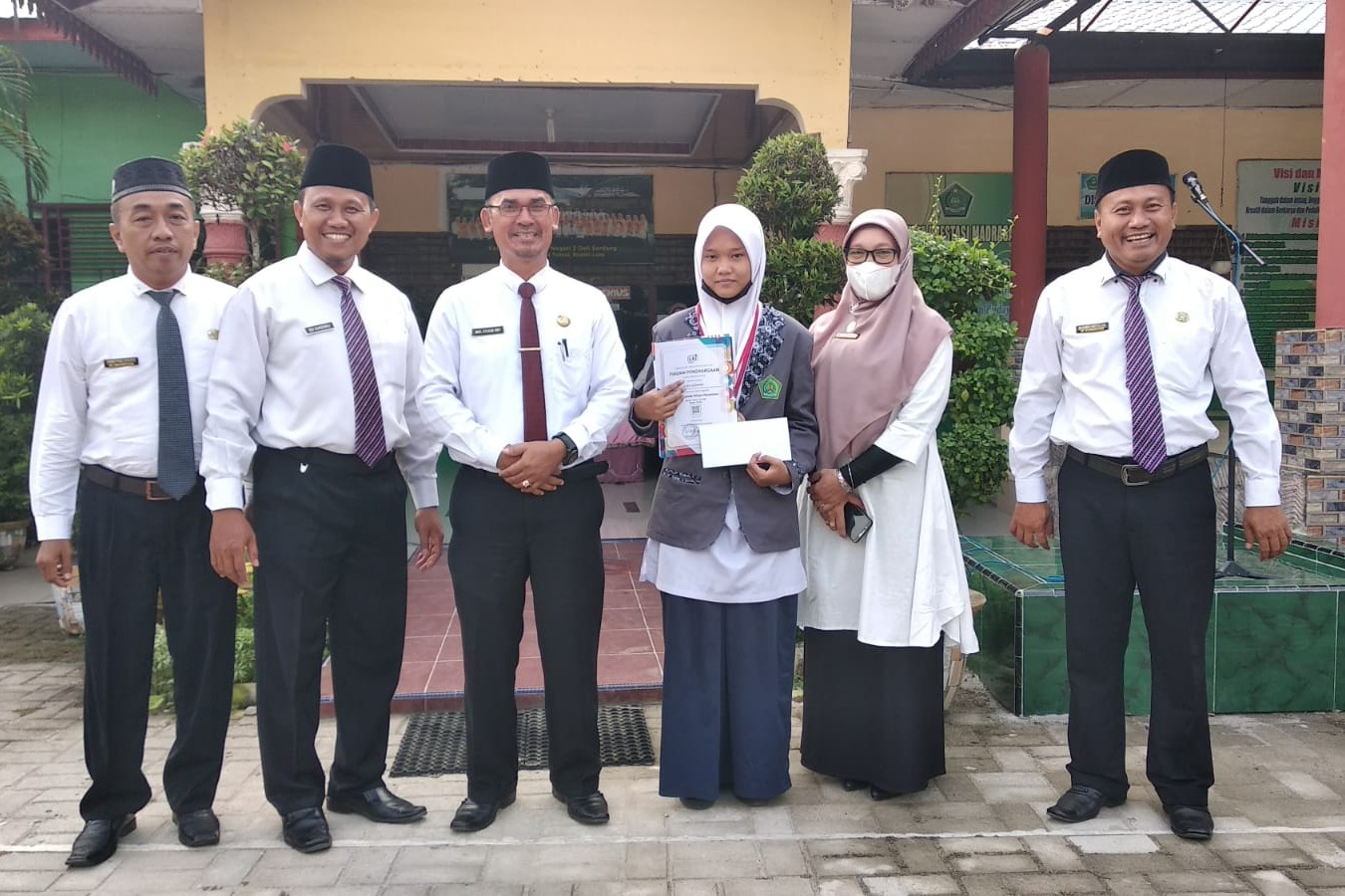 Siswi MTsN 2 Lubuk Pakam Raih Medali Perak dan Perunggu di Ajang Pendidikan dan Olahraga Nasional