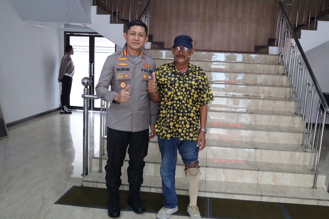 Peduli Warga Lumpuh, Kapolrestabes Medan Bantu Penyandang Disabilitas
