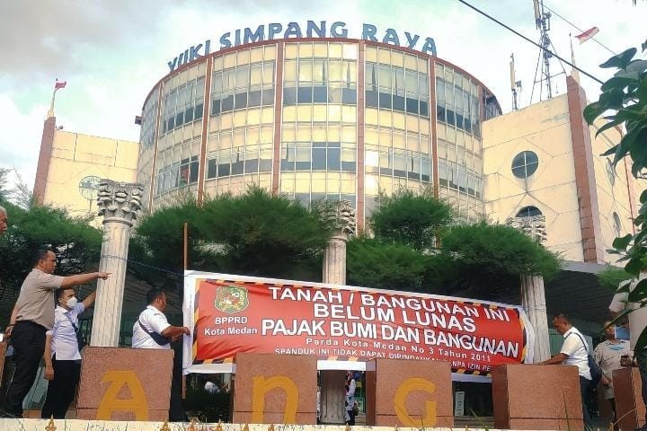 Mall Yuki Simpang Raya Dipasangi Spanduk Menunggak Pajak, Tunggakan Sekitar Rp 1 Miliar