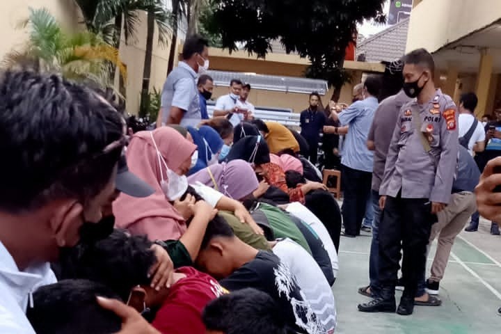 Ditangkap Sebelum Tawuran, Anggota Gemot Menangis Diceramahi Utadz Dihadapan Orangtua
