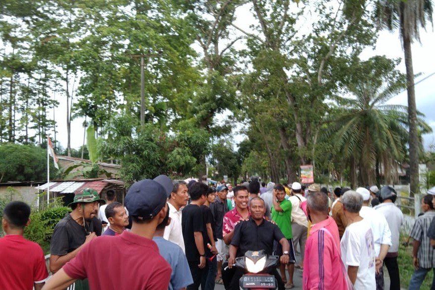 Perang Batu Antara Pihak PTPN II dan Warga Terjadi di Sampali