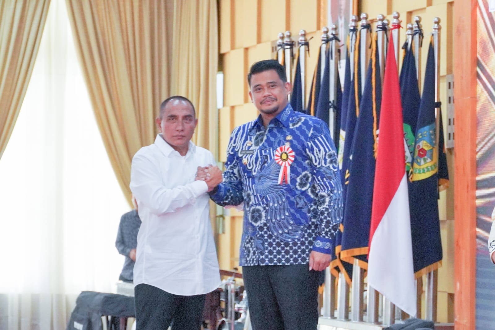 Berhasil Bina Perusahaan dan Jaga Iklim Usaha, Bobby Nasution Terima Lencana Siddhakarya