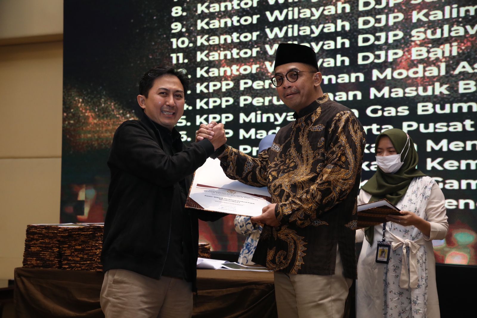 Capai 27,54 Triliun Penerimaan Pajak, Hantarkan DJP Sumut I Raih Penghargaan