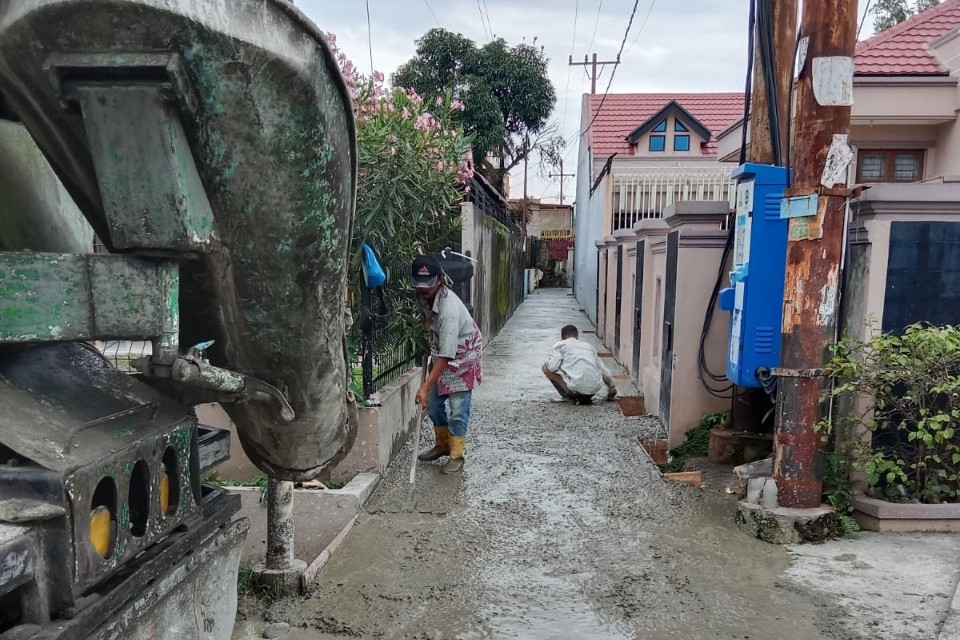 Melalui Dana Kelurahan, Kecamatan Medan Tembung Perbaiki 2300 Meter Jalan dan 196 Meter Drainase