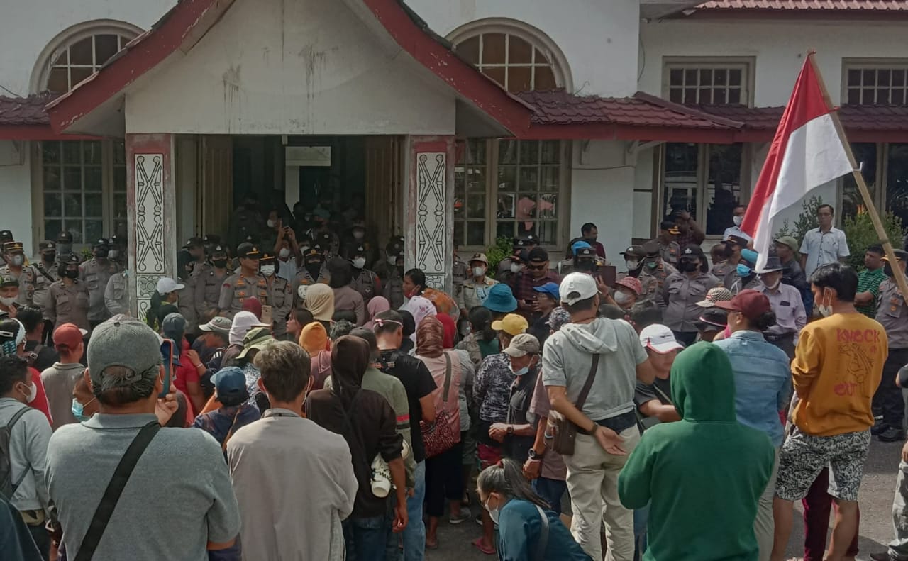 Kantor DPRD Siantar Diserbu, Buntut Penindasan PTPN lll Kepada Warga Gurilla