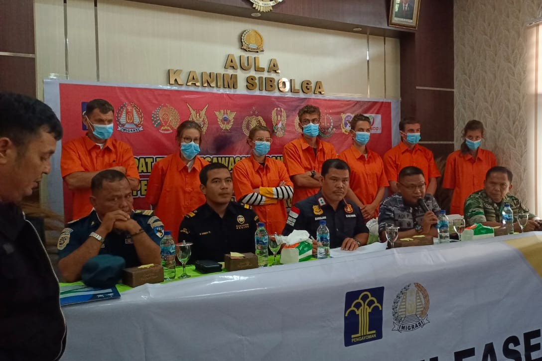 Imigrasi Sibolga Amankan 7 Warga Negara Asal Prancis