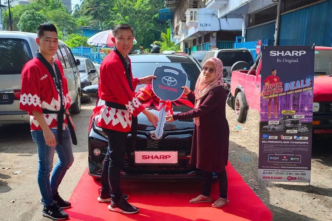 Sharp Indonesia Serahkan Mobil Kepada Pemenang Program Super Untung Deals 2022