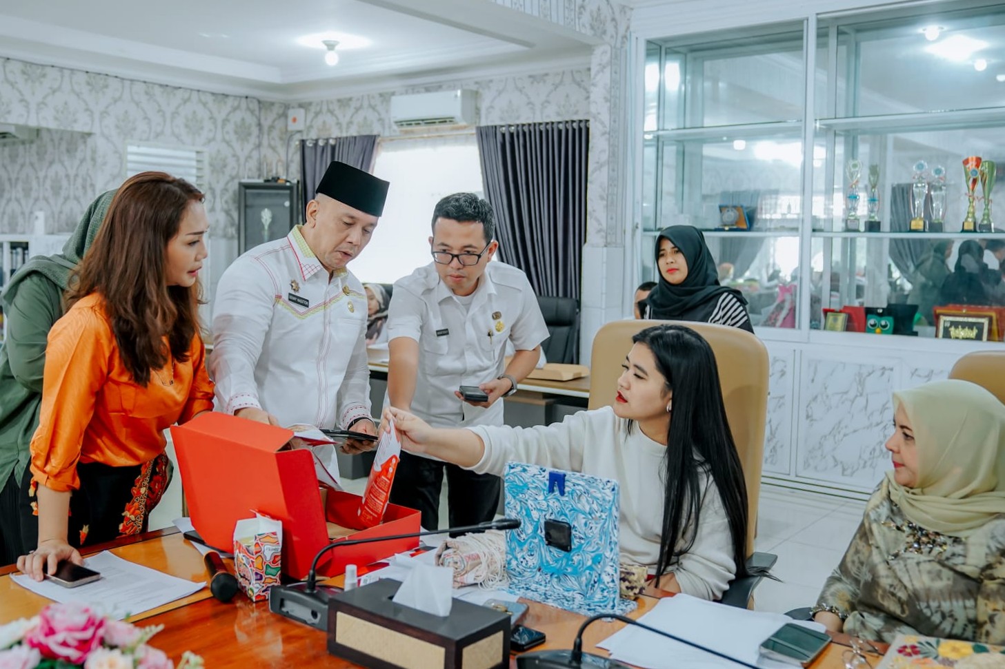 Di HUT Dekranasda ke 43, Bobby Nasution Minta Cindramata Produk UMKM