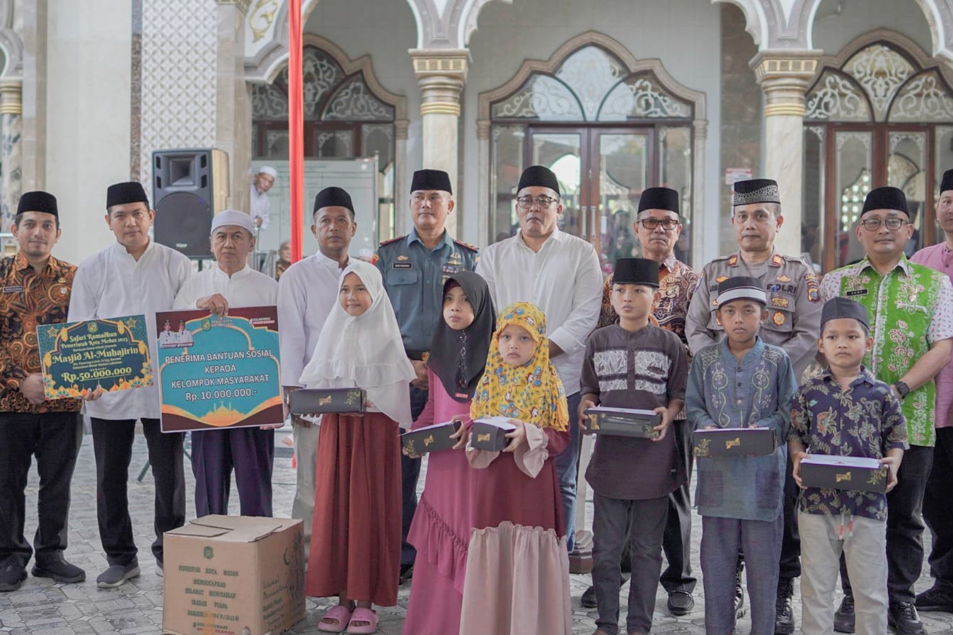 Alhamdulillah! Warga Bahagia Masjid Al-Muhajirin Dapat Bantuan 50 Juta