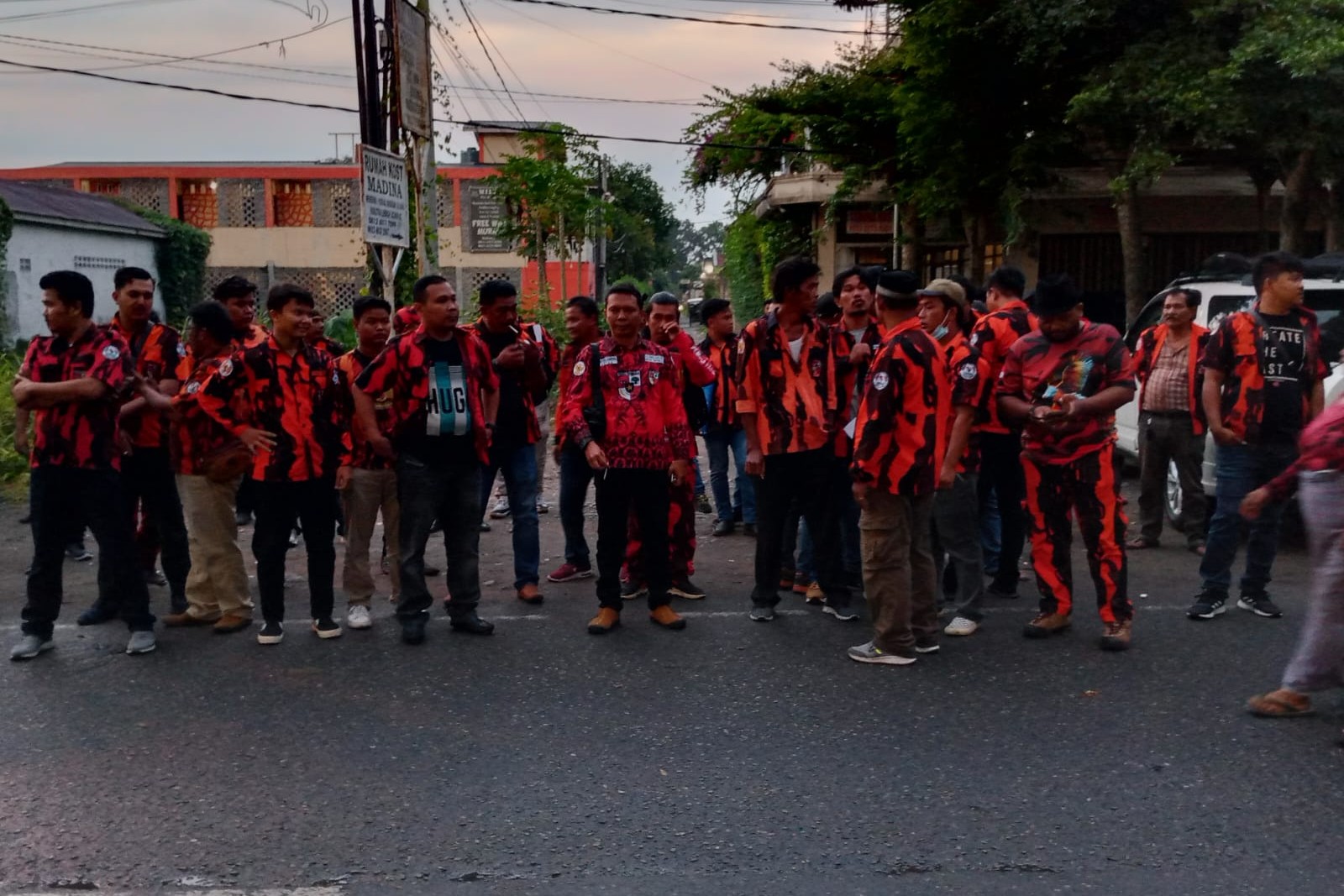 Pemuda Pancasila Medan Tuntungan Rutin Bagikan Takjil