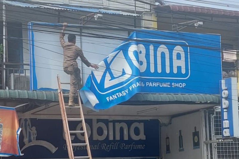 Bapenda Medan Bongkar Reklame Liar di Beberapa Titik