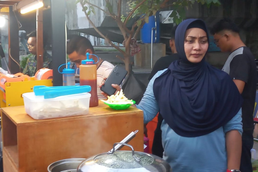 Lailatul Badri Inisiator Angkringan Kolong Ampera Berdayakan UMKM Kalangan Milenial