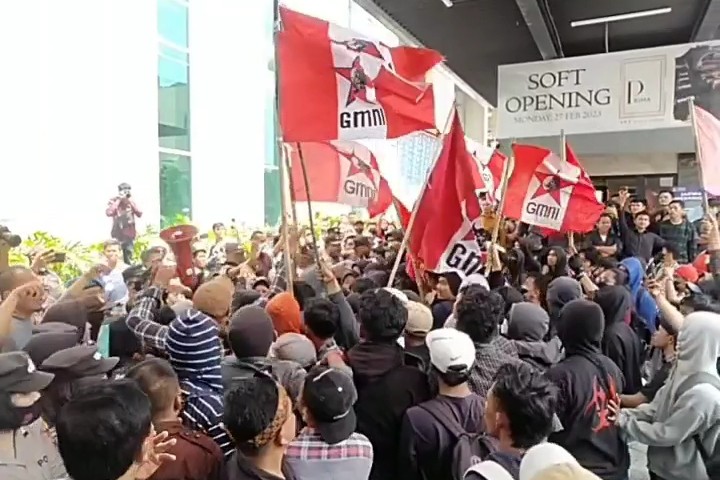 UNPRI Didemo Ratusan Mahasiswa