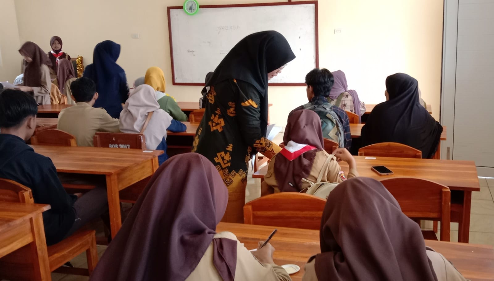 Beli Lensa Kontak Sembarangan, Amankah?