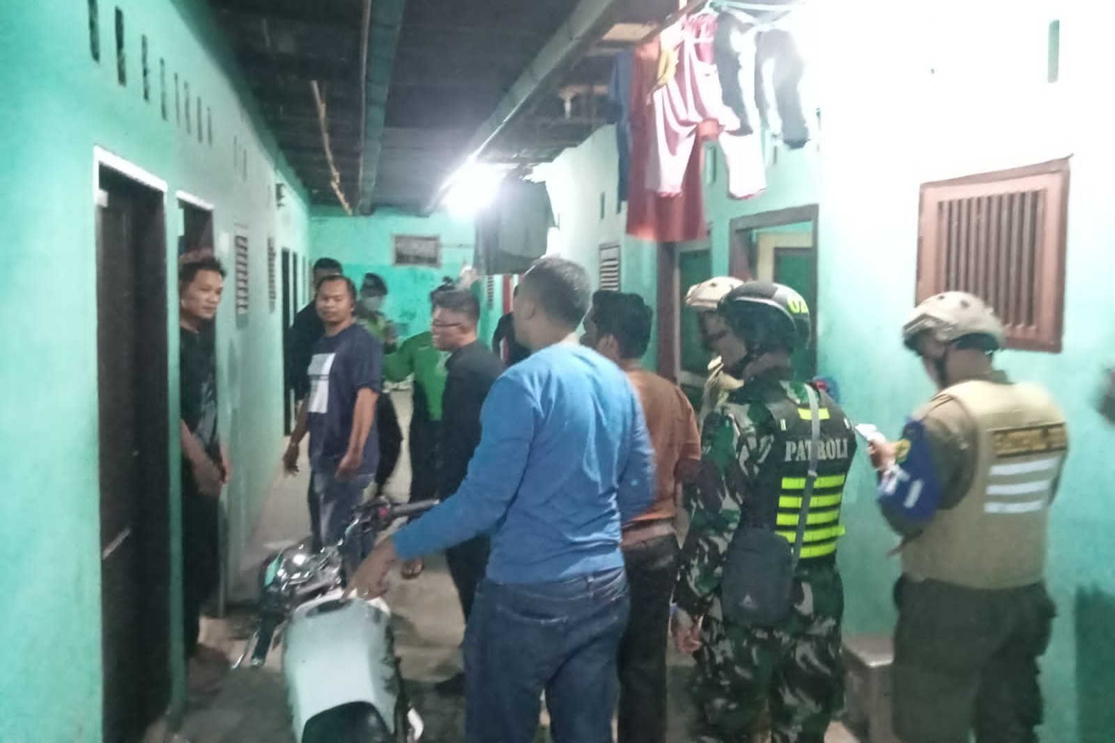 Antisipasi Begal, Tim Gabungan Polsek Percut Patroli dan Razia Kos