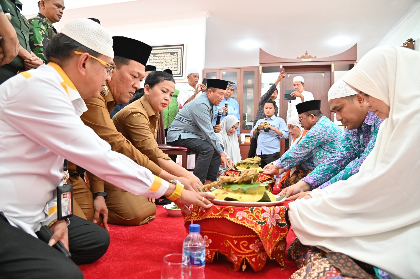 Walikota Upa-Upa Kepulangan 49 Jamaah Haji Sibolga