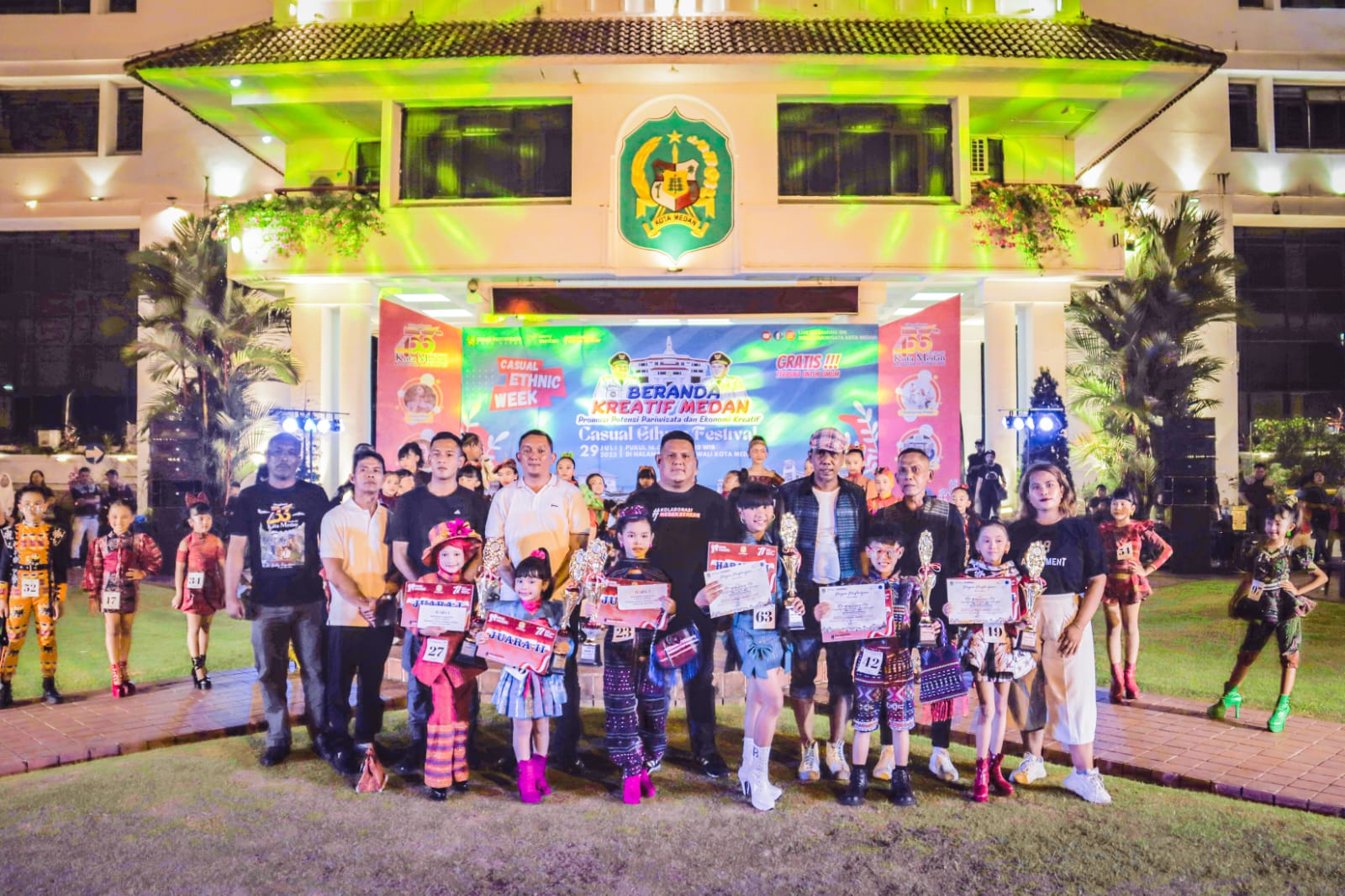 Fashion Show di Halaman Kantor Wali Kota Medan Pukau Pengunjung