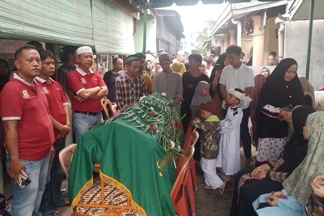 Ibunda Sekretaris Pewarta.co Meninggal Dunia, Ketua Pewarta Melayat dan Berikan Santunan