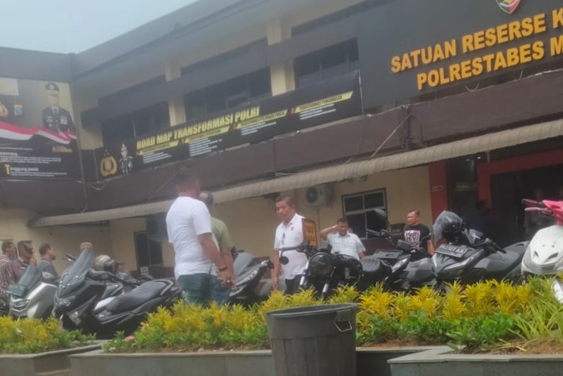 Puluhan Tentara Geruduk Mapolrestabes Medan, Minta Rekan Sipil Mereka Dibebaskan