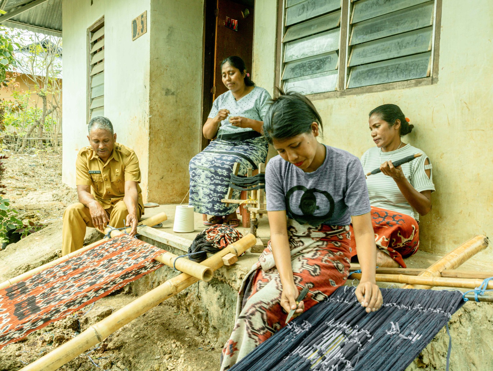 Dukung 50 BUMDes, Berdayakan 12.440 Perempuan dan Pemuda Desa di NTT