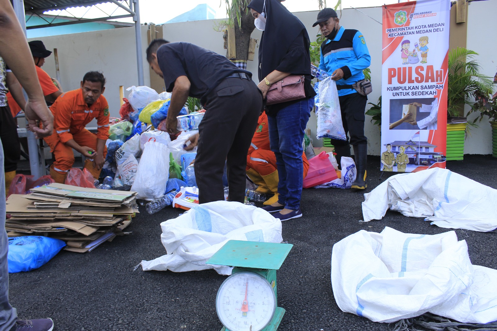 Ubah Sampah Jadi Sedekah melalui Inovasi Pulsah Gagasan Kecamatan Medan Deli