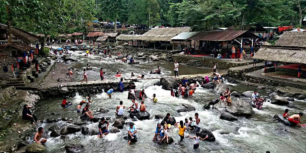 Pantai Karomah, Keindahan Alam dan Kenangan Keluarga di Sibolangit