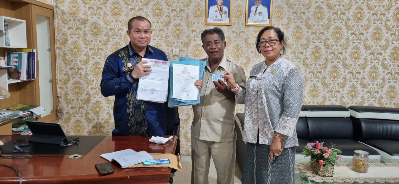 Kadisdukcapil Deli Serdang Bantu Keluarga Miskin