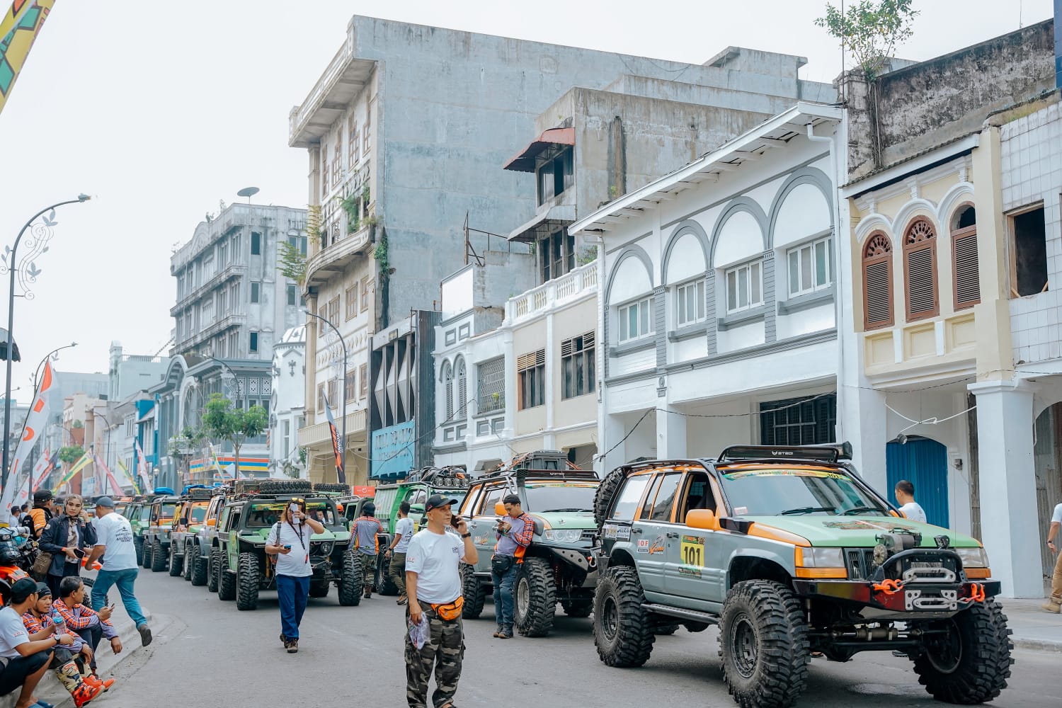 Bobby Nasution, Wali Kota Medan, Meriahkan GIXA IOF Sumut: Menantang Lintasan Berat di Jeep Sangar