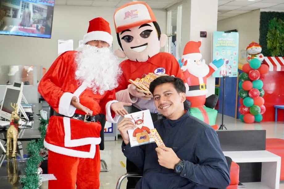 Jadikan Natal dan Tahun Baru Semarak, JNE Hadirkan Suasana Tematik dan Banyak Promo