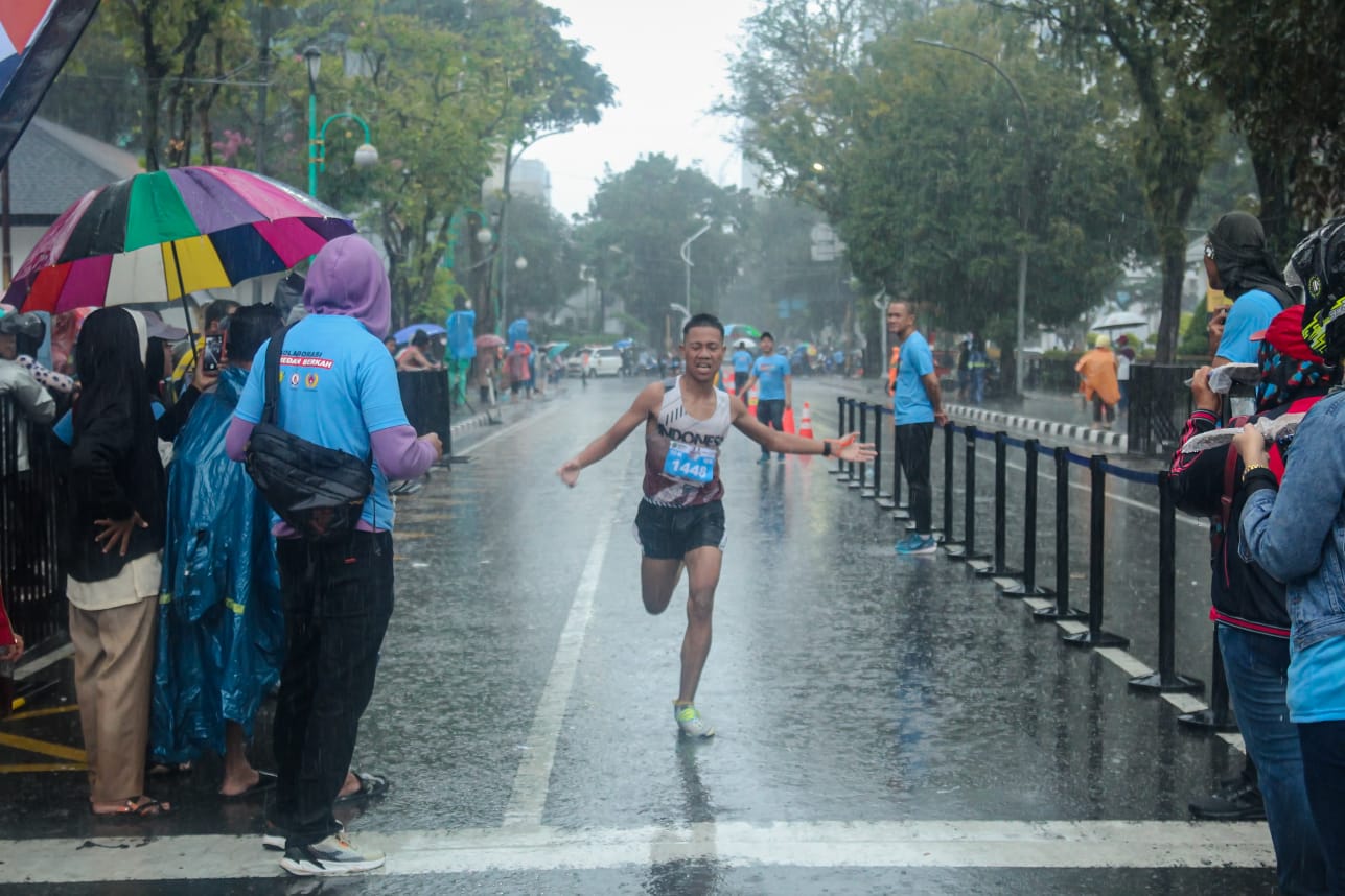 Siswa SMA Negeri 2 Medan Juara Lari Maraton Kategori Pelajar Pria