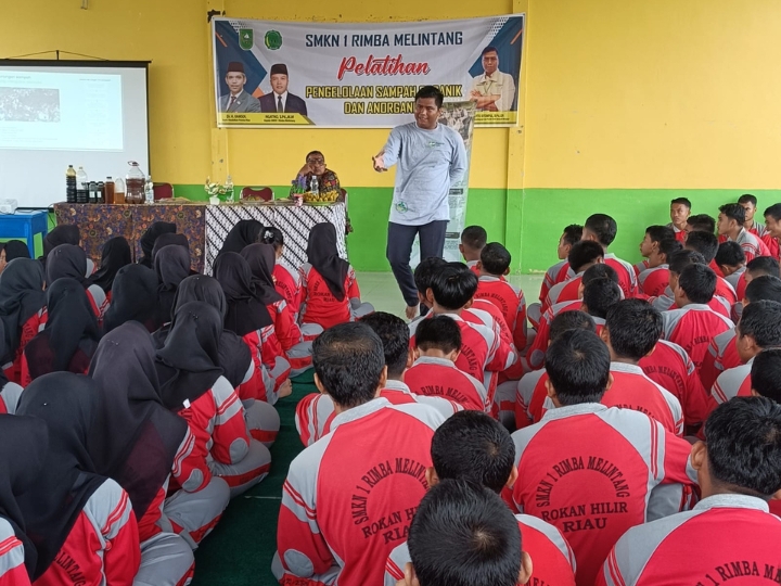 Siswa SMKN 1 Rimba Melintang Dibimbing Guru Tamu dari Bank Sampah Mengajar