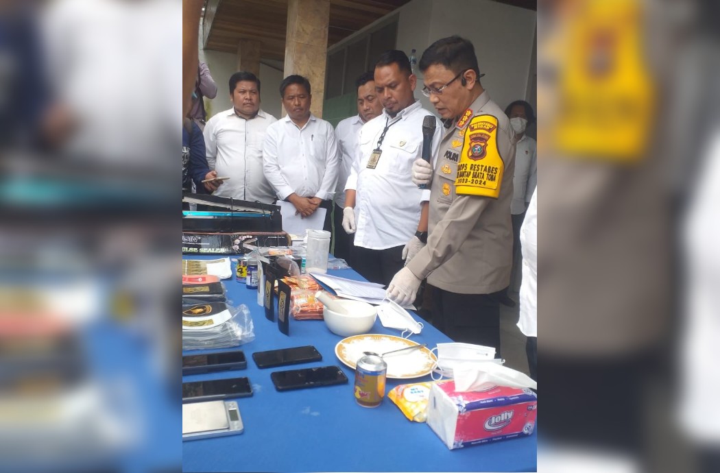 Polisi Gerebek Rumah Produksi Narkotika Kemasan di Medan, Pasutri dan Seorang Pria Diamankan