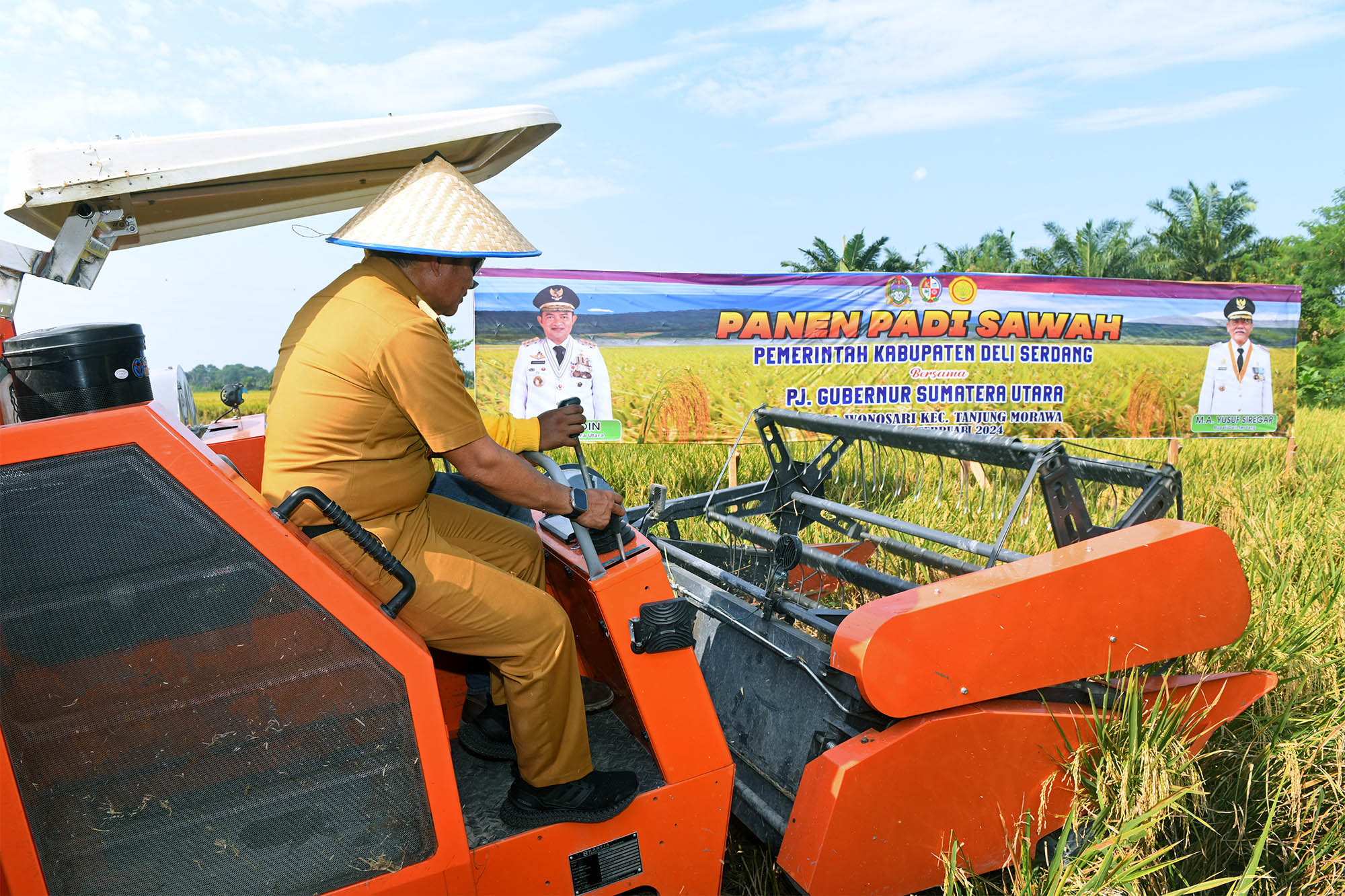 Panen Padi di Deli Serdang, Pj Gubernur Pastikan Stok Beras Sumut Aman