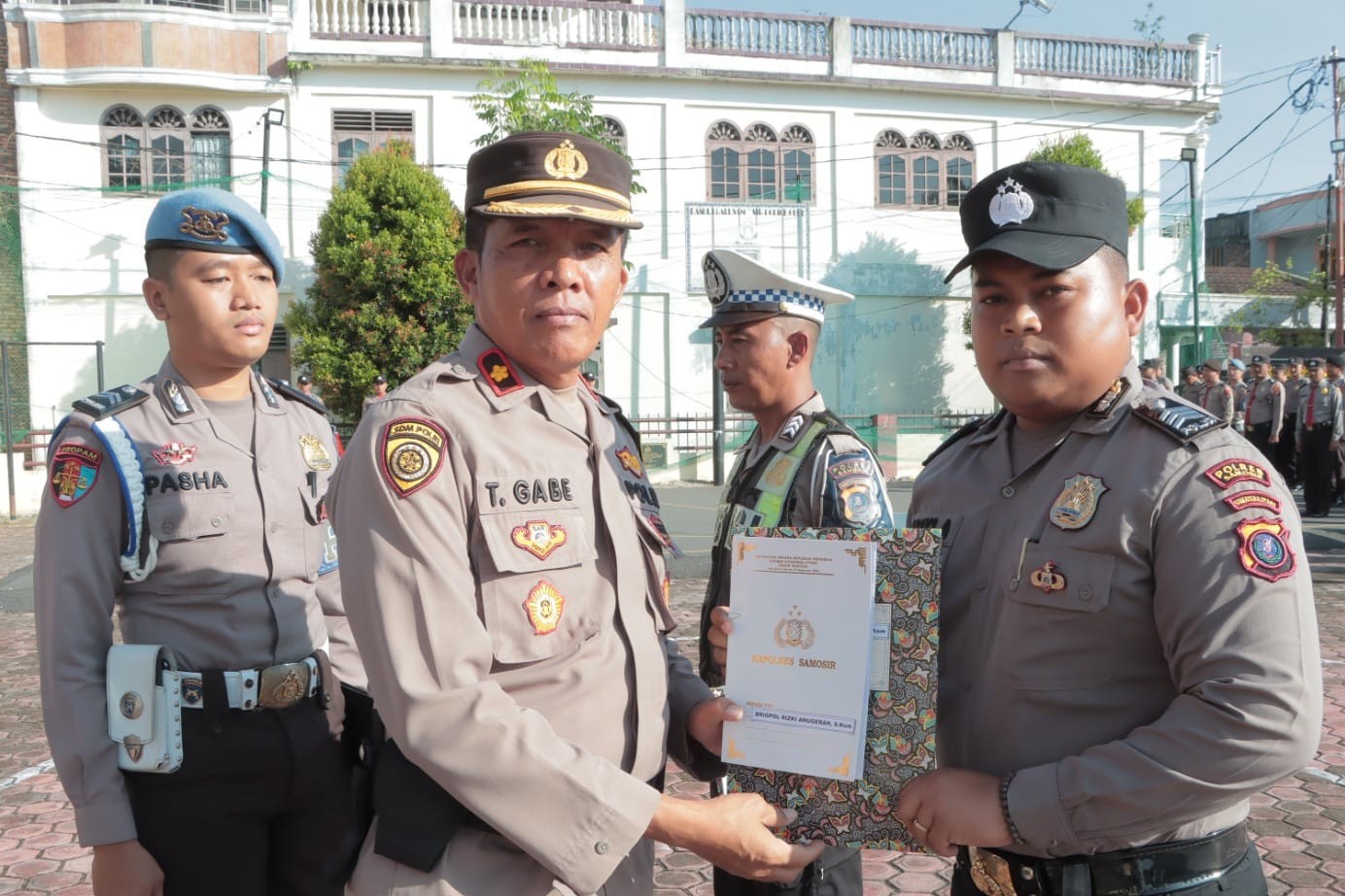 Kapolres Samosir Serahkan Reward dan Penyerahan Perlengkapan Pemilu