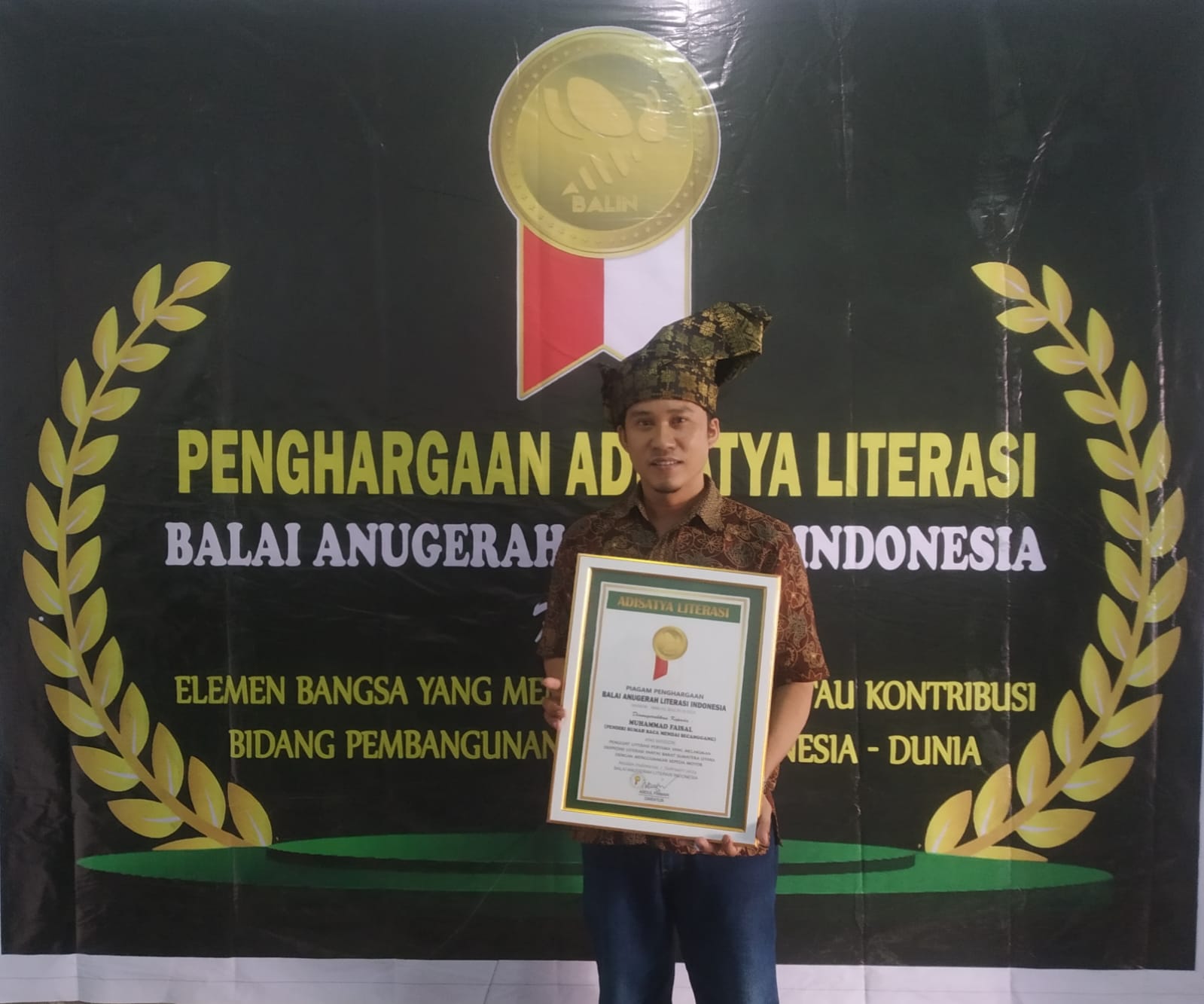 Muhammad Faisal, Pegiat Literasi Pertama Lakukan Ekspedisi Literasi Pantai Barat Sumut