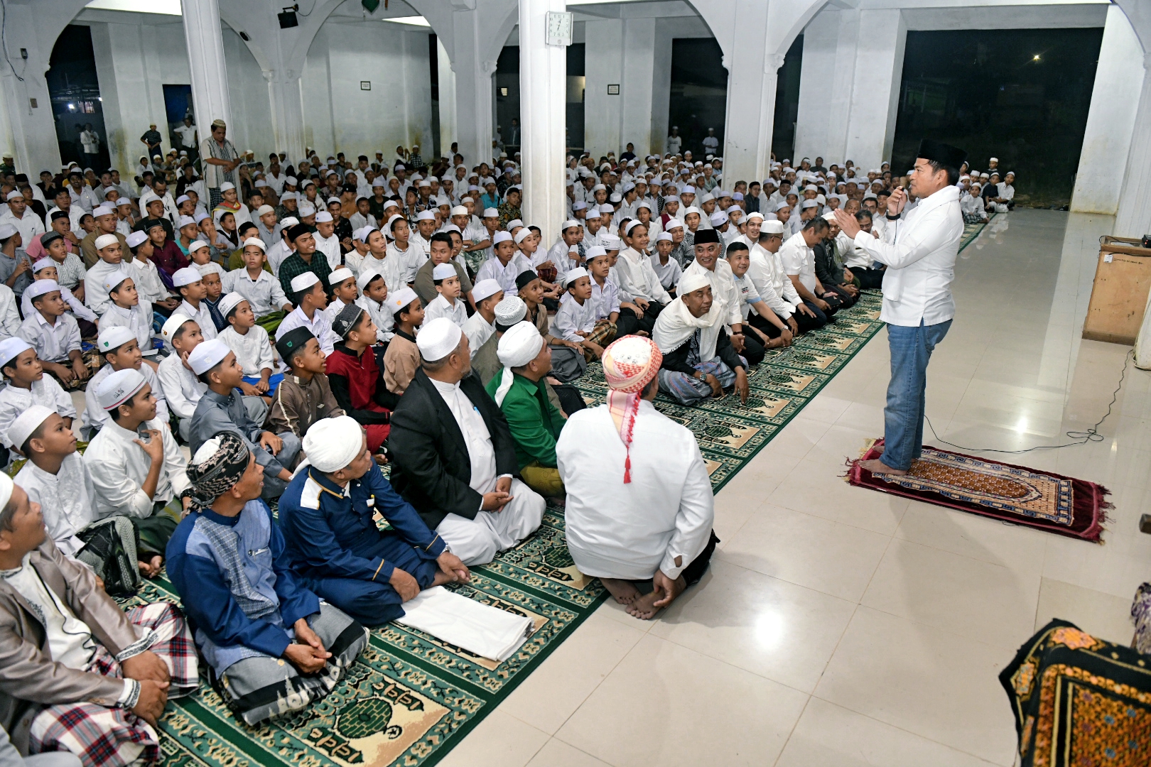Di Pesantren Mustafawiyah Purba Baru, Pj Gubernur Sumut Motivasi Santri