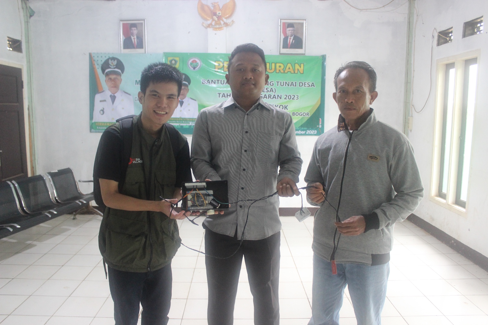Wujudkan Kemandirian Desa, Mahasiswa UPER Kembangkan Surya Smart Village