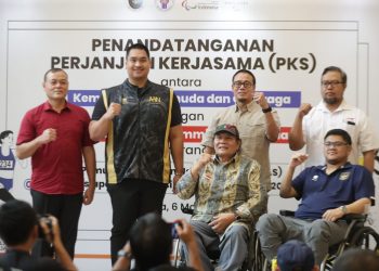 Menpora Dito Ariotedjo menyaksikan penandatanganan perjanjian kerja sama (PKS) antara Kemenpora dengan National Paralympic Committee (NPC) Indonesia, Rabu (6/3) siang. PKS ini dalam rangka Pemusatan Latihan Nasional (Pelatnas) Persiapan Kualifikasi Paralimpiade Paris 2024.