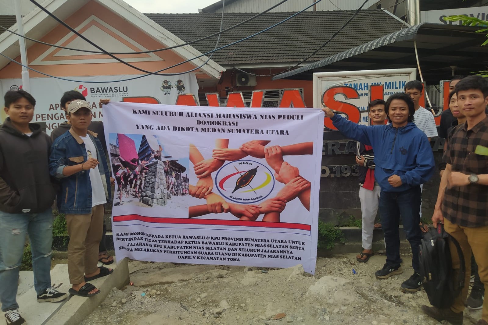 Aliansi Mahasiswa Nias Datangi Bawaslu Sumut, Protes Dugaan Penggelembungan Suara
