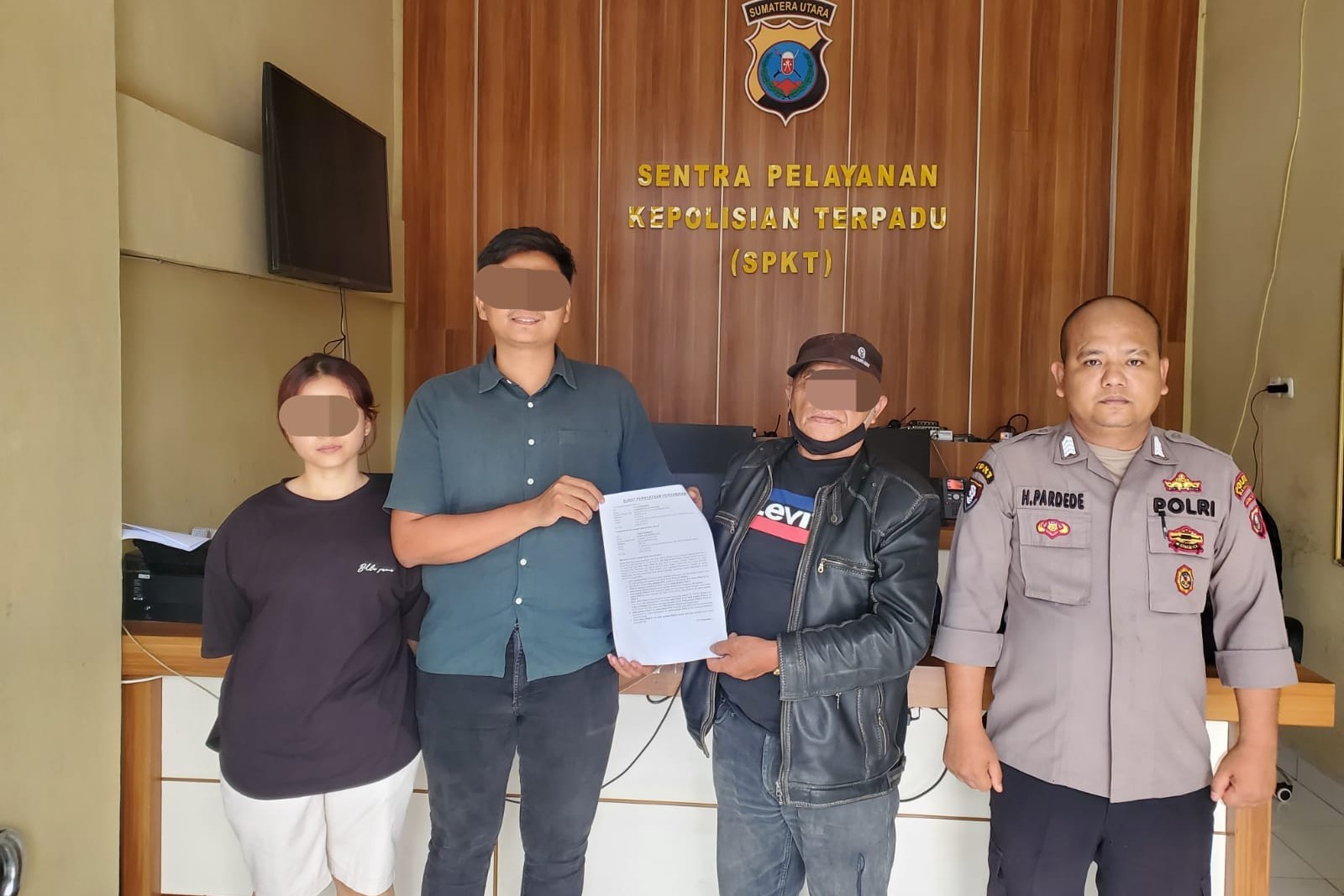 SPKT Polres Samosir Sukses Mediasi Lakalantas Pengendara Motor dan Mobil Wisatawan