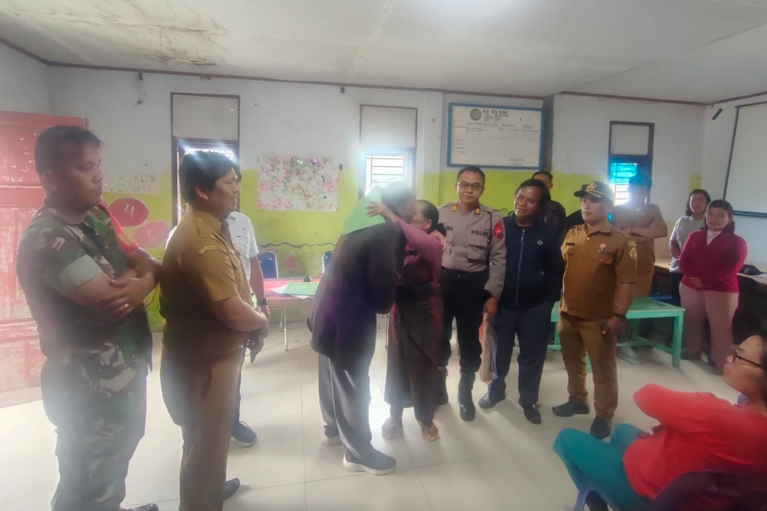 Kapolsek Harian Mediasi Pengrusakan Jalan di Desa Hariarapintu dengan Damai