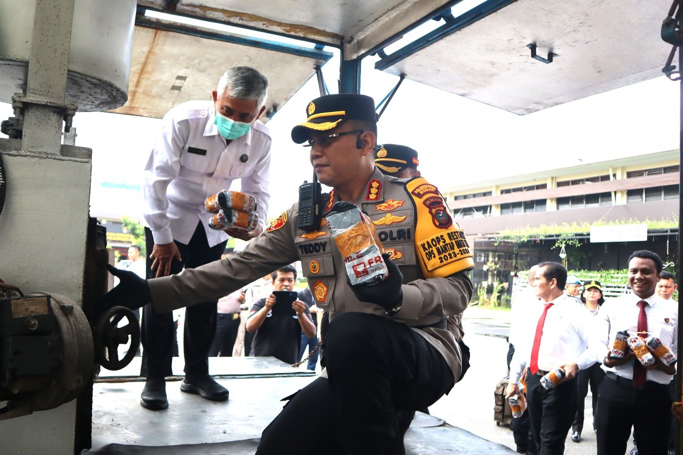 Polrestabes Medan Pamerkan Pemusnahan 53 Kilo Sabu dan 10 Ribu Pil Ermin 5